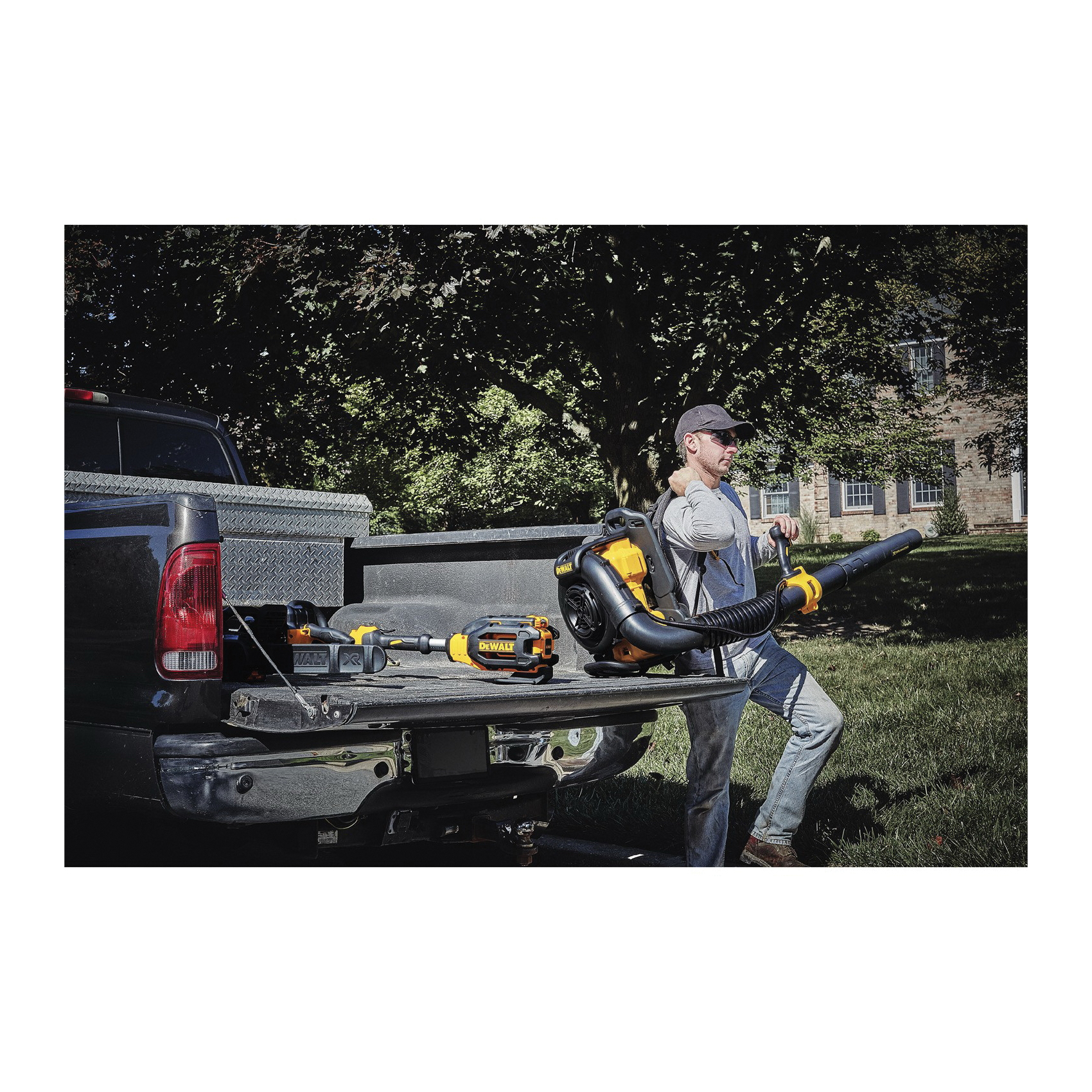 DeWALT&reg; DCBL590B