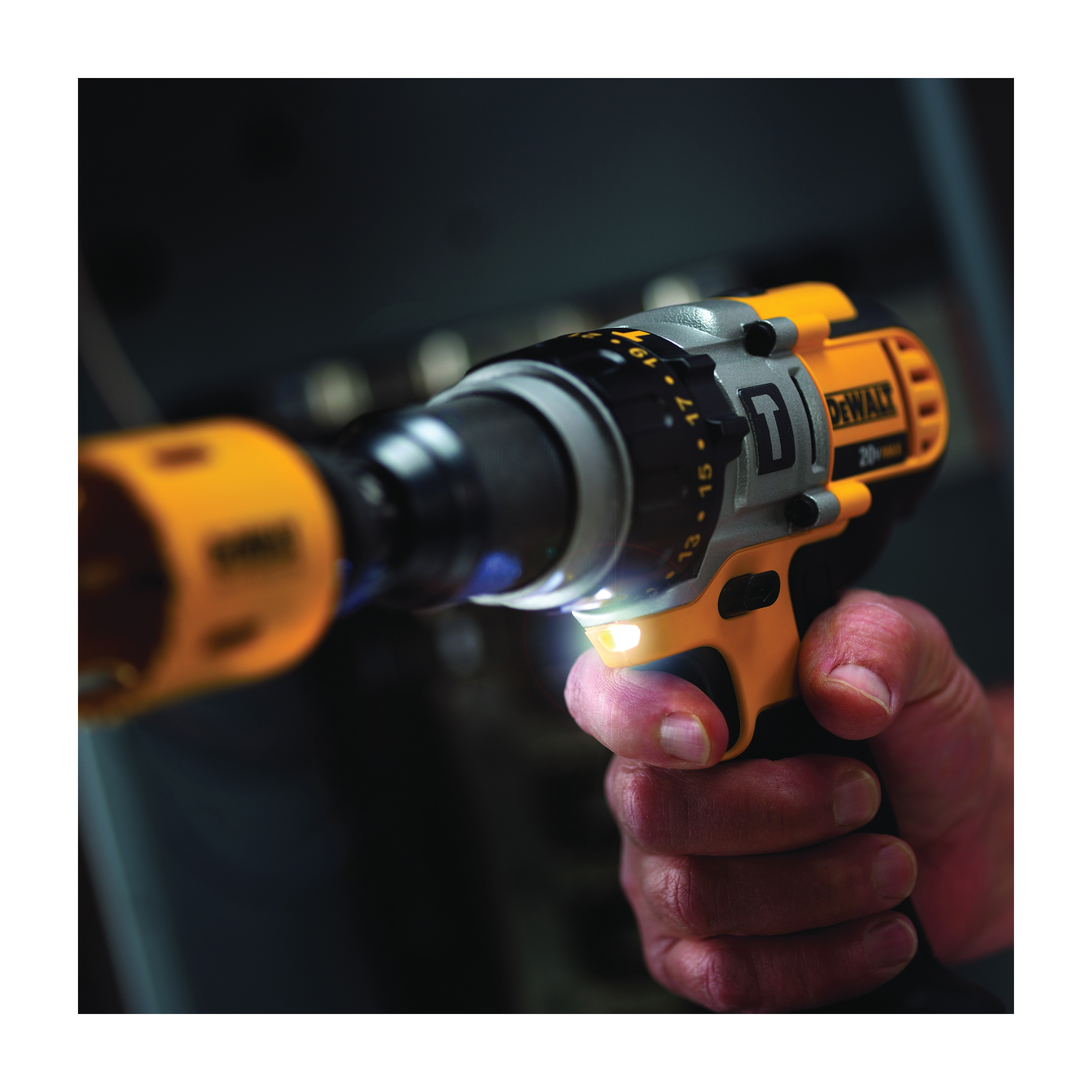 DeWALT&reg; DCD985L2