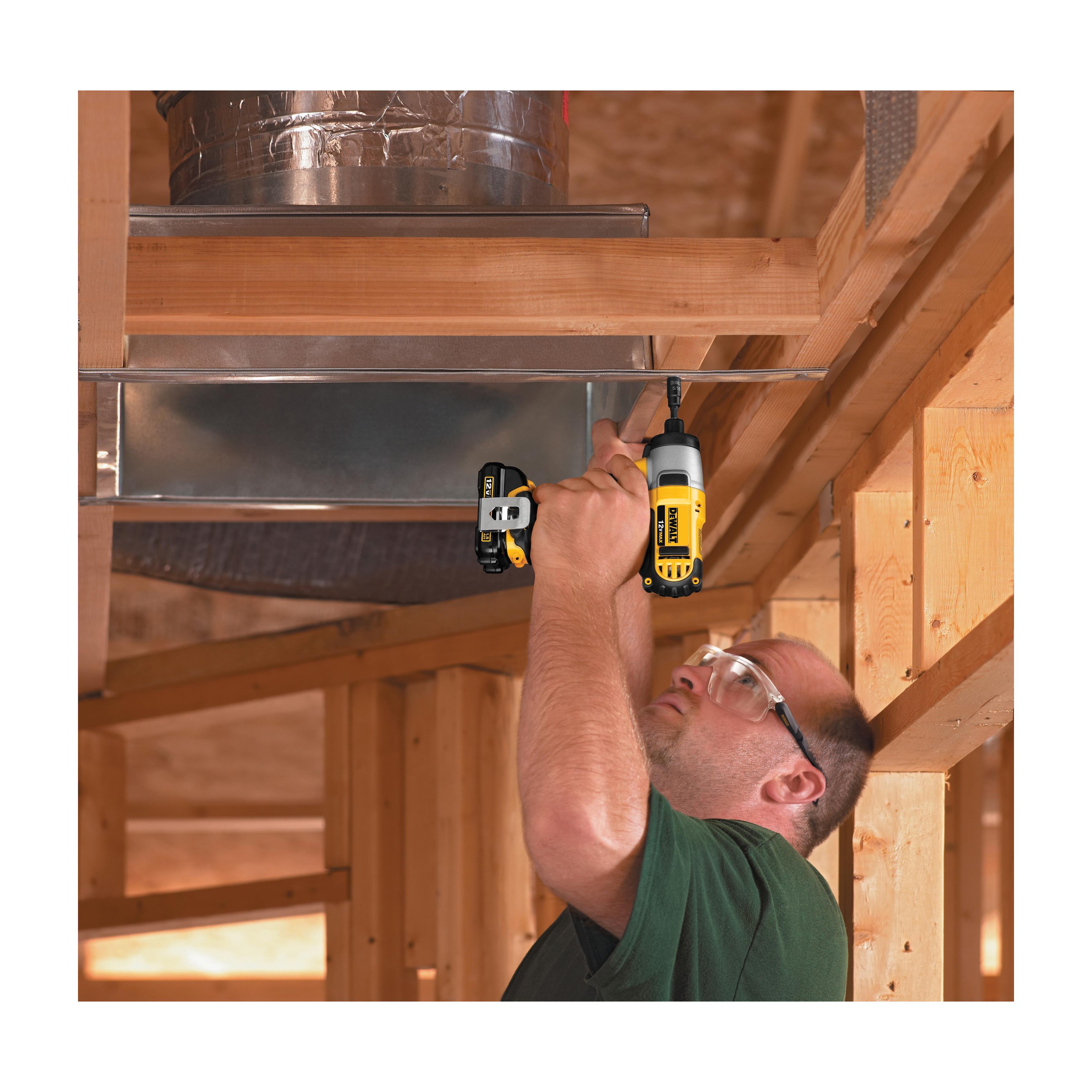 slide DeWalt® DCF815S2