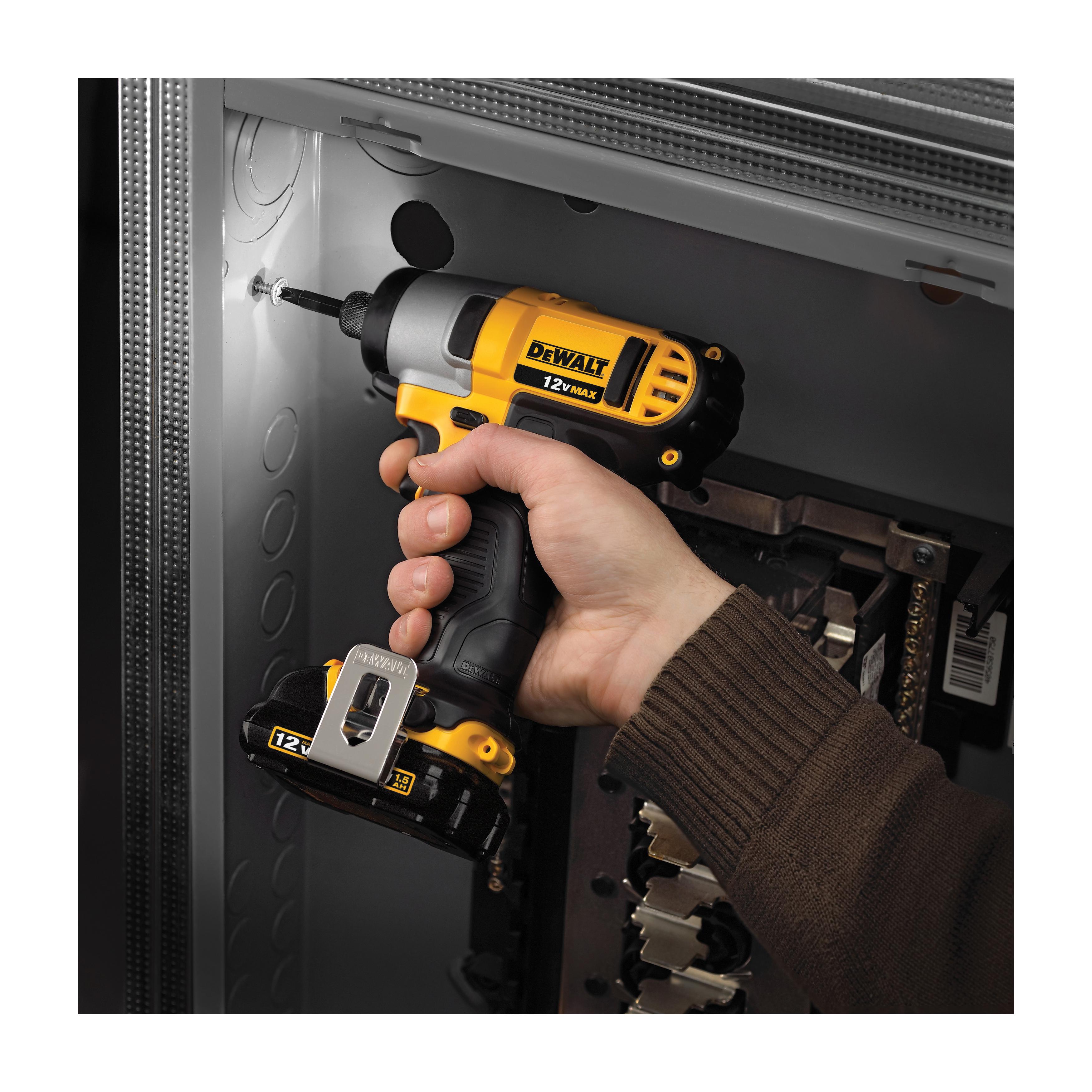 slide DeWalt® DCF815S2