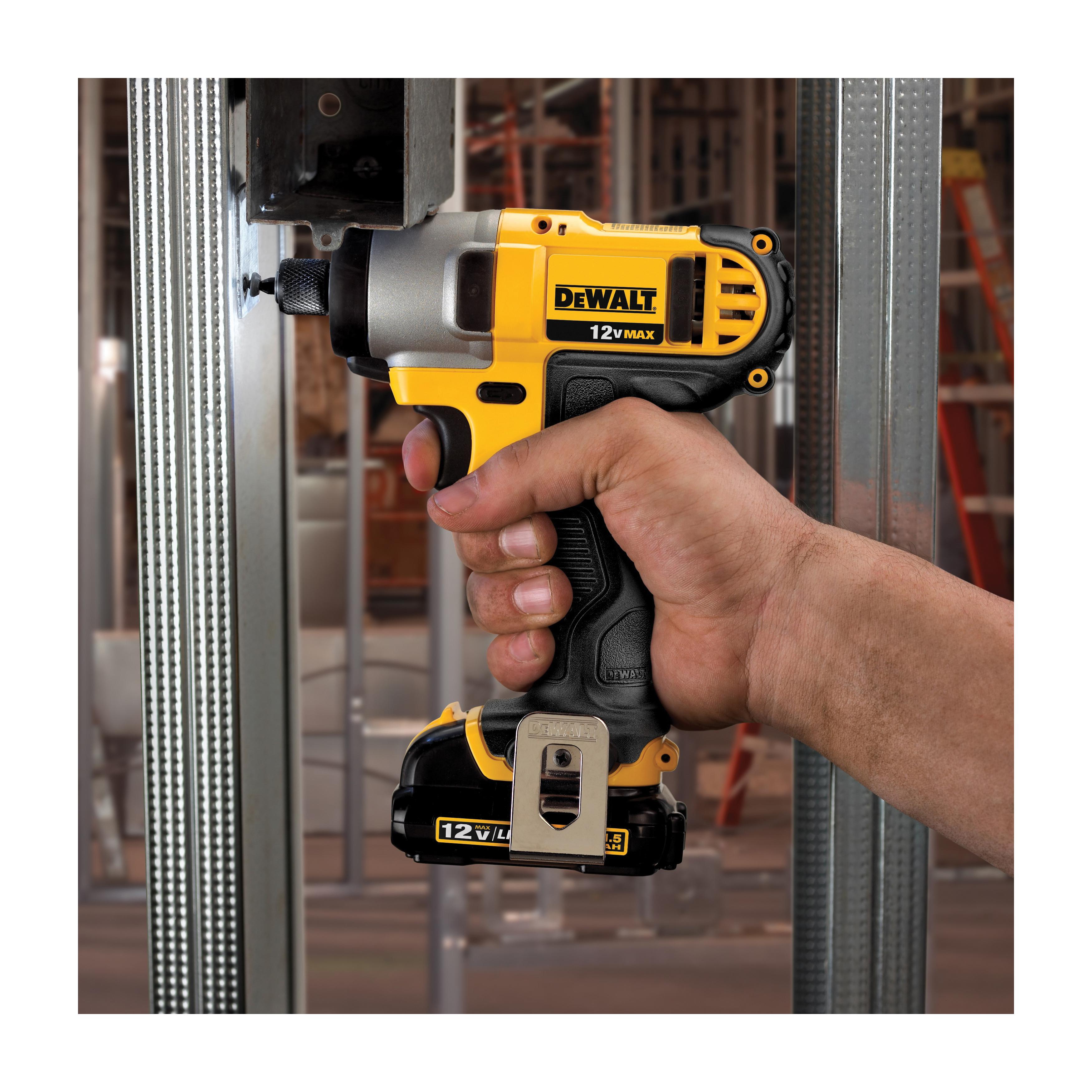 slide DeWalt® DCF815S2