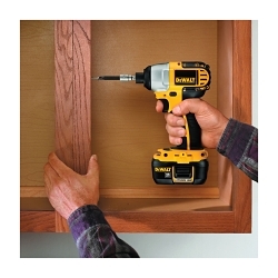 DeWALT&reg; DCF826KL Cordless Impact Driver Kit, 1/4 in Hex Drive, 0 to 2700 bpm, 111 ft-lb Torque, 18 VAC, 5-3/4 in OAL