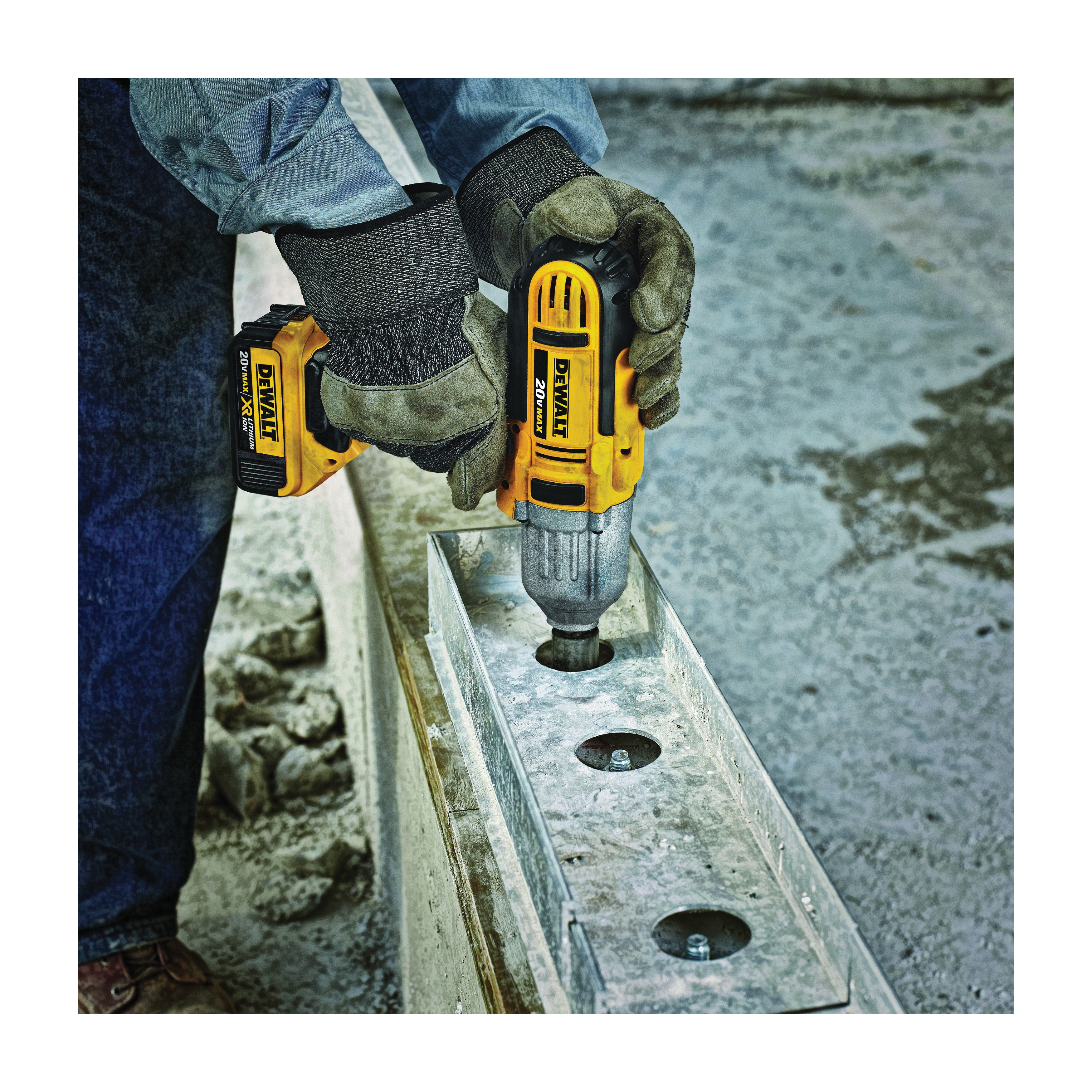 slide DeWalt&reg; DCF889M2