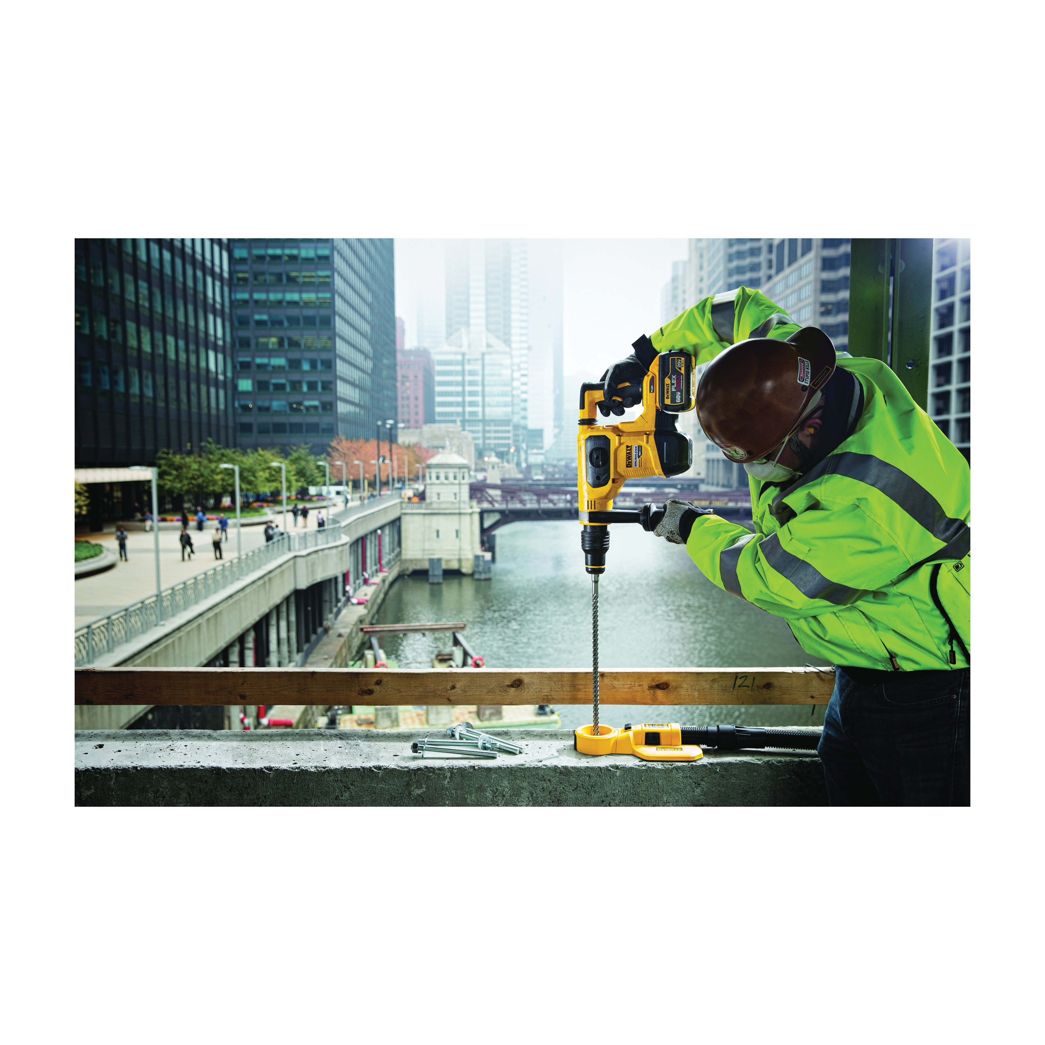 slide DeWalt&reg; DCH481X2