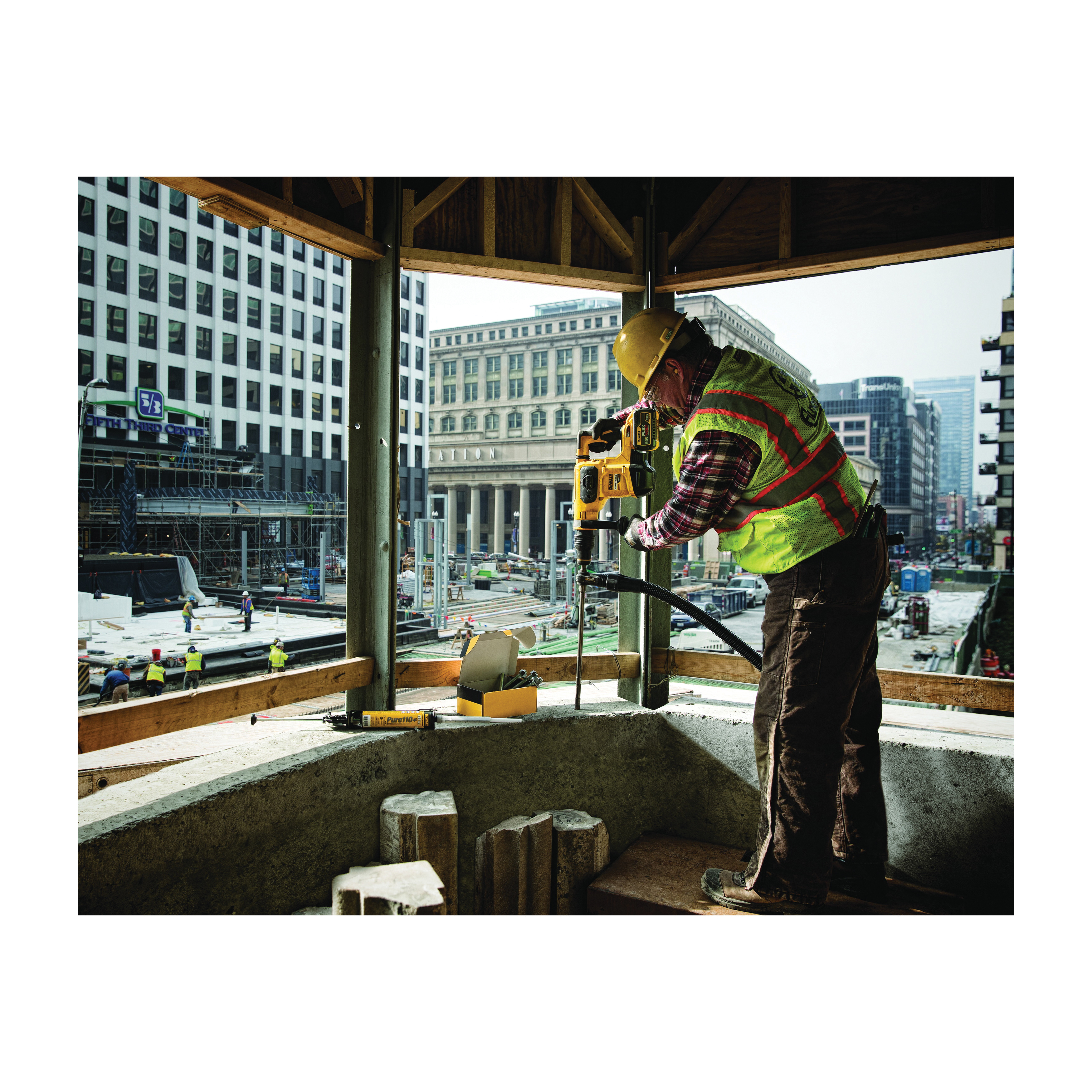 slide DeWalt&reg; DCH481X2