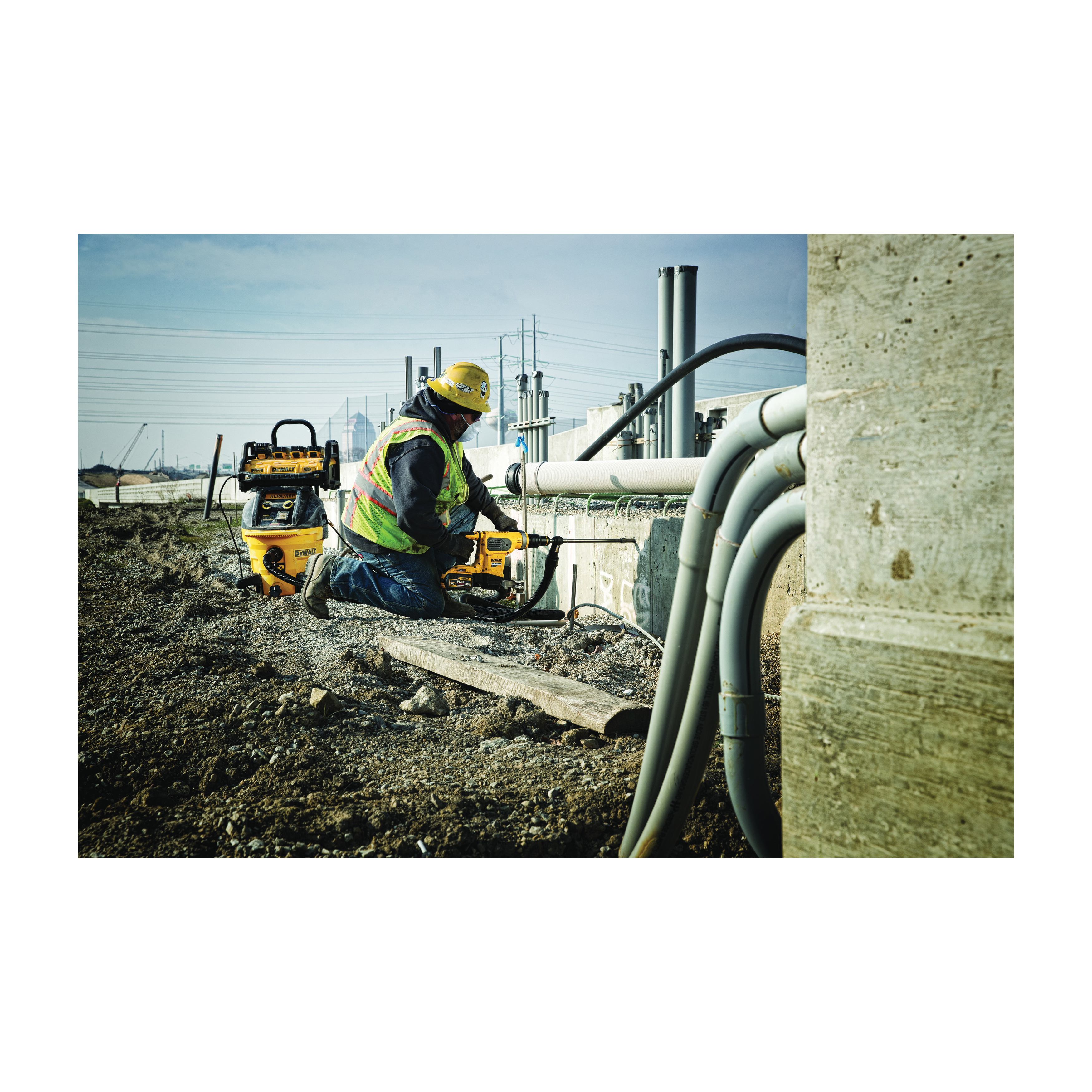 slide DeWalt&reg; DCH481X2