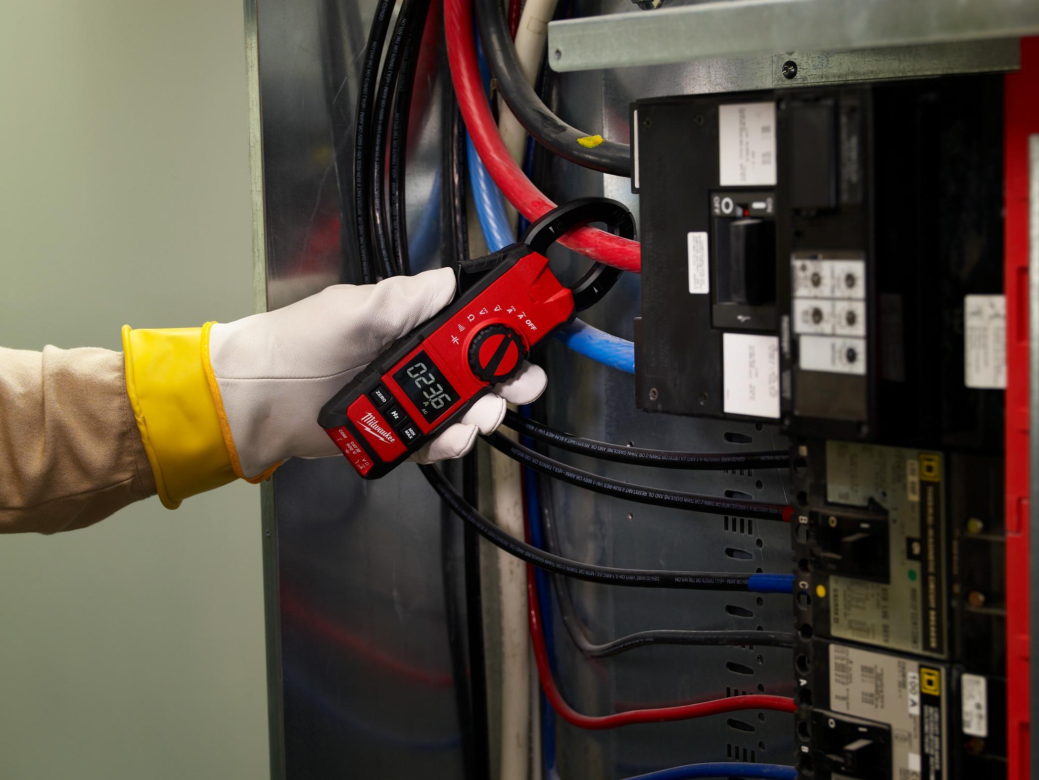 Milwaukee&reg; 2237-20NST Clamp Meter, 600 A, 600 V AC, 6 kOhm, 1.4 in Jaw, Reverse Black LCD Display