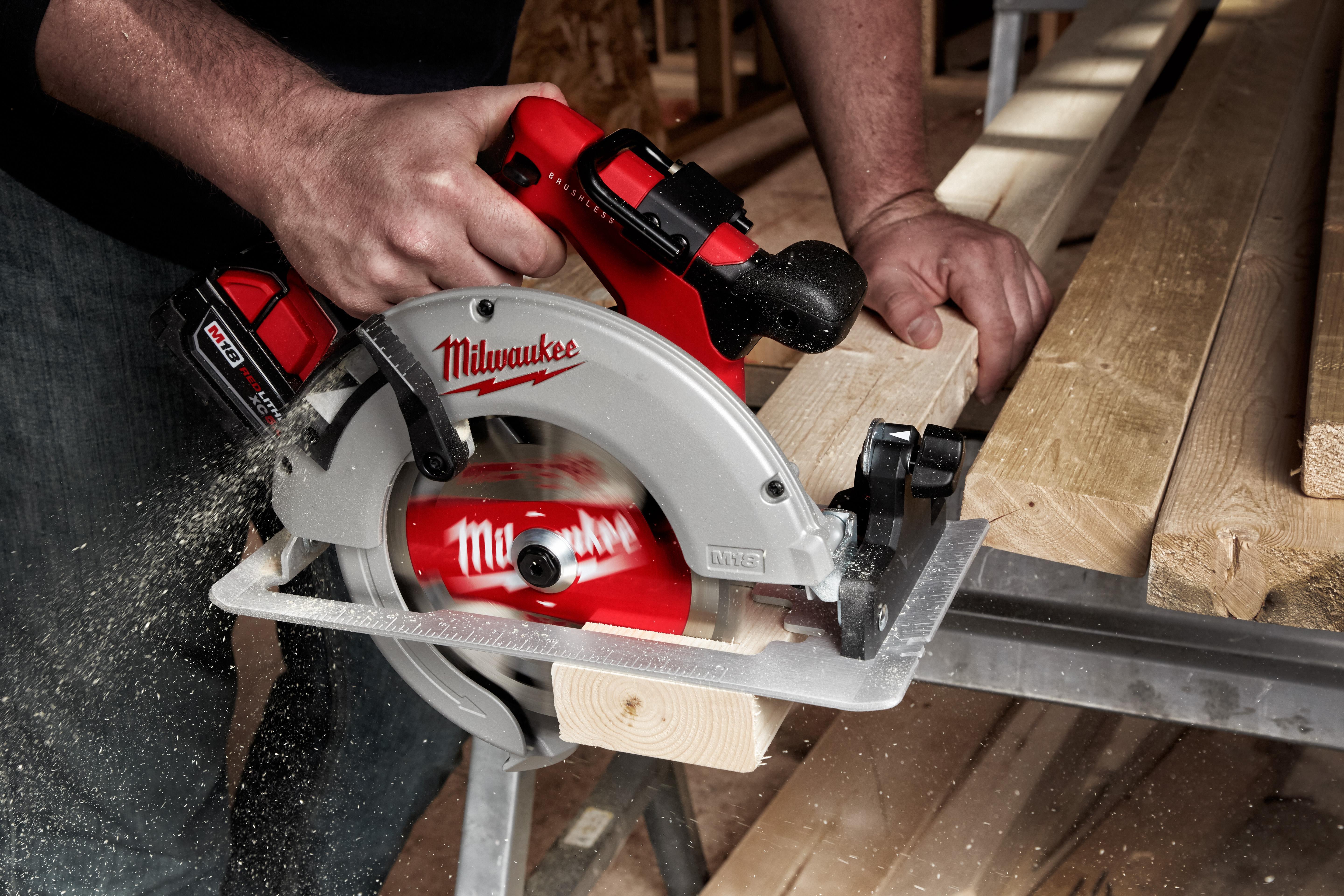 Milwaukee&reg; 2631-80 M18&trade; Brushless Cordless Circular Saw, 7-1/4 in Blade, 5/8 in Arbor/Shank, 18 V, 2-1/2 in D Cutting Li-Ion Battery, Right Blade Side