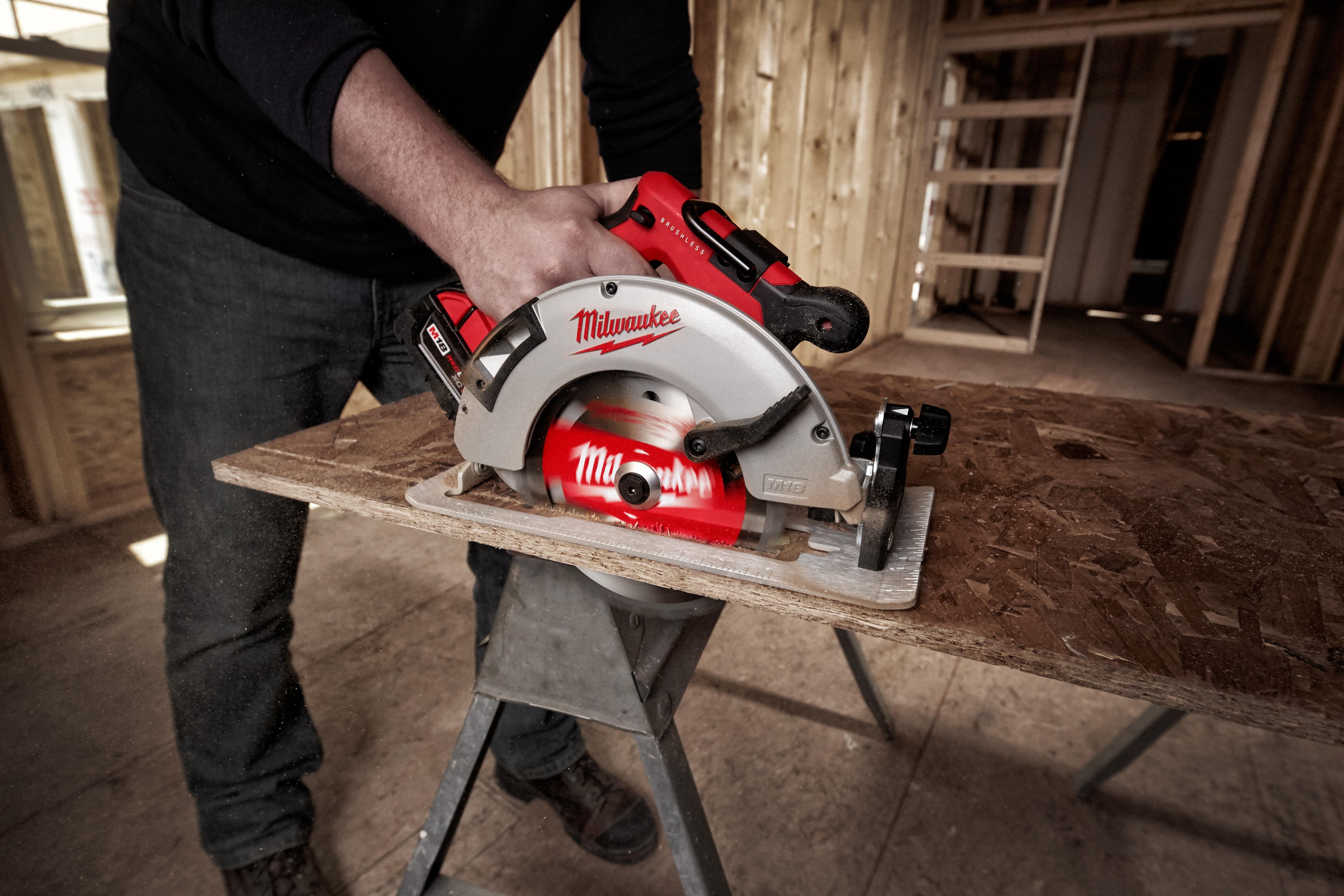 Milwaukee&reg; 2631-80 M18&trade; Brushless Cordless Circular Saw, 7-1/4 in Blade, 5/8 in Arbor/Shank, 18 V, 2-1/2 in D Cutting Li-Ion Battery, Right Blade Side