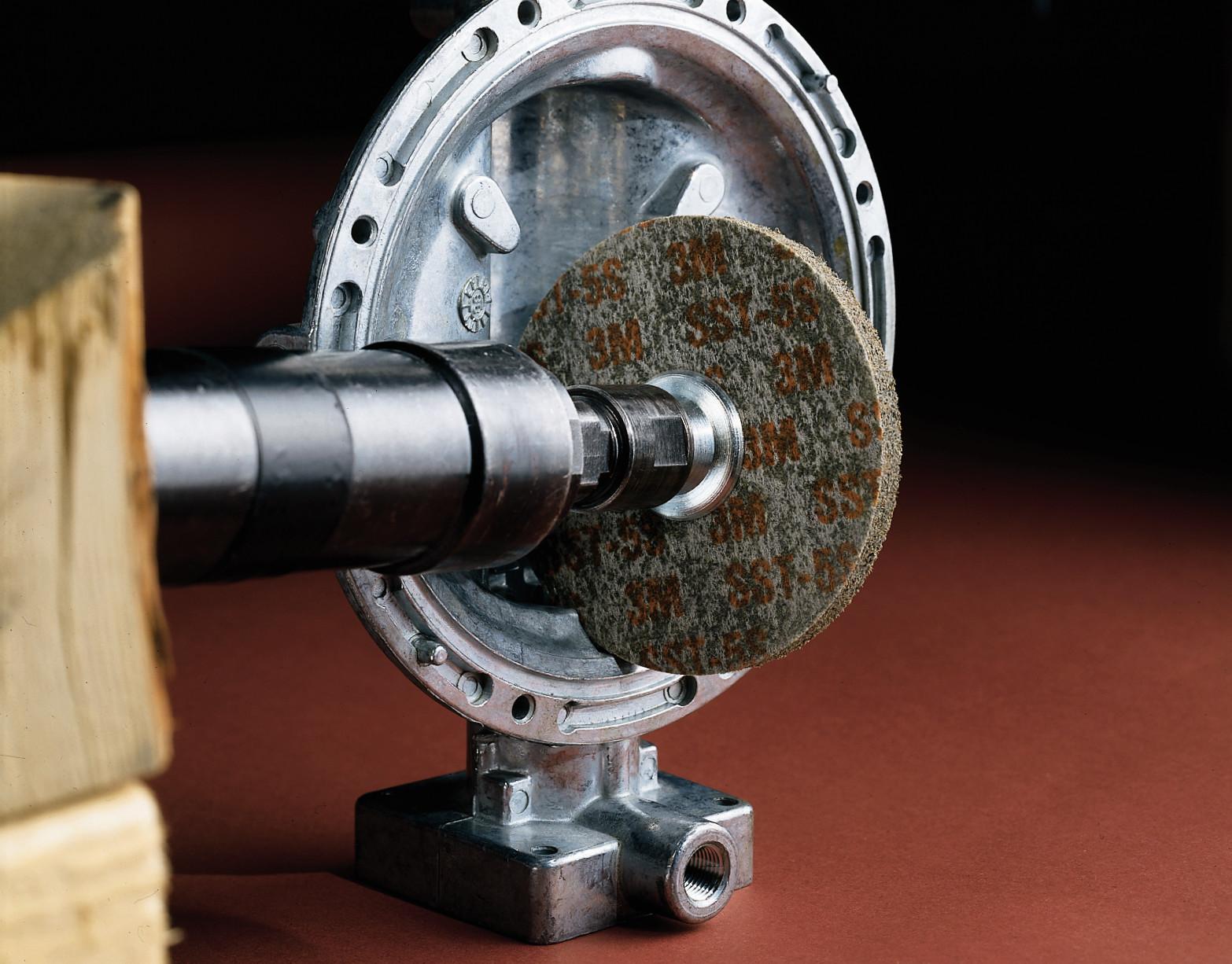 Scotch-Brite&trade; 7000000689 SST Convolute Unitized Wheel, 1 in Dia Wheel, 3/16 in Center Hole, 1 in W Face, Fine Grade, Aluminum Oxide Abrasive