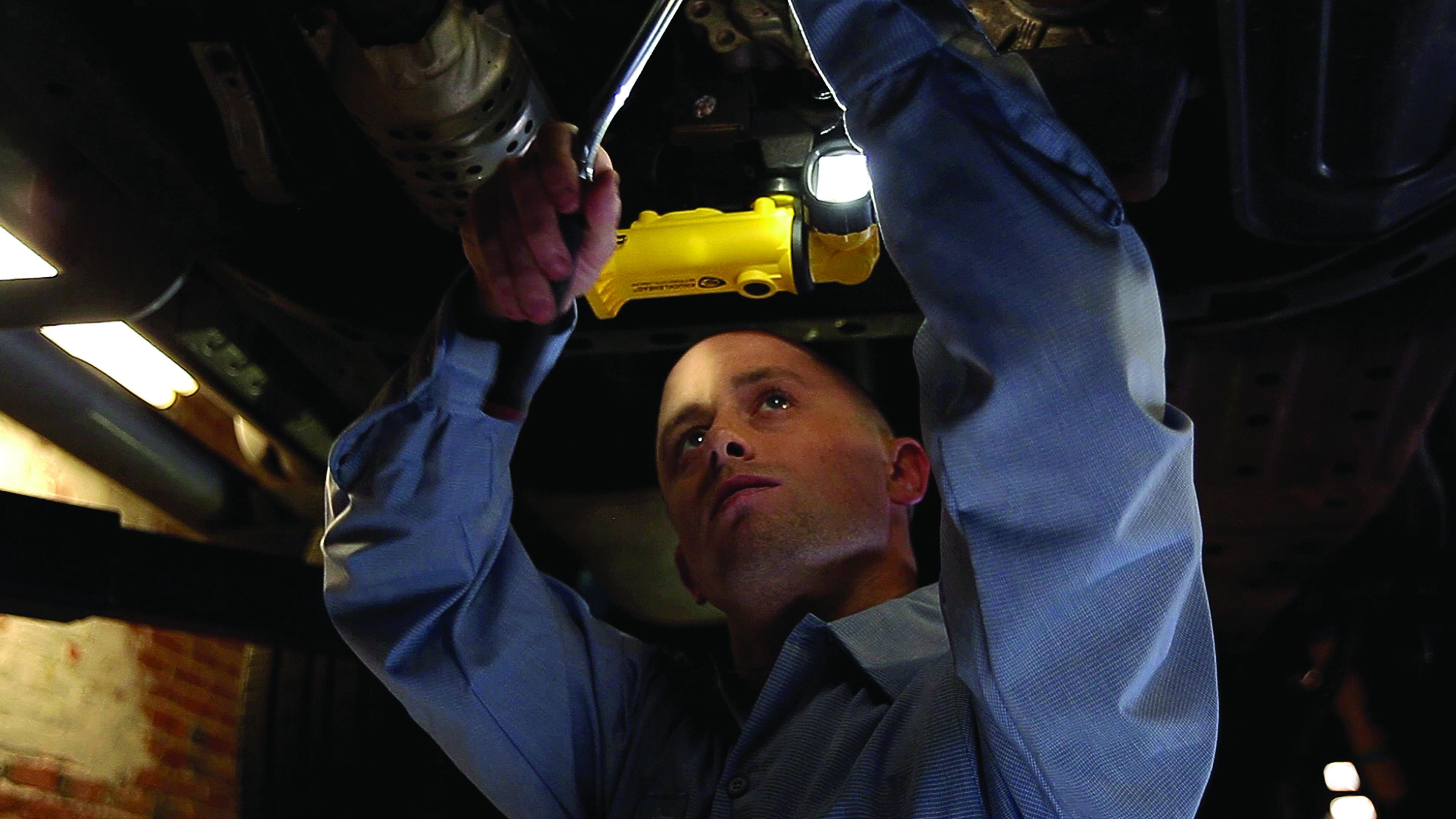 Streamlight&reg; 90626 Knucklehead&reg; Flood Articulating Head Rechargeable Work Light, C4&reg; LED Bulb, Nylon Polymer Housing, 63 to 200 Lumens, 2 Bulbs