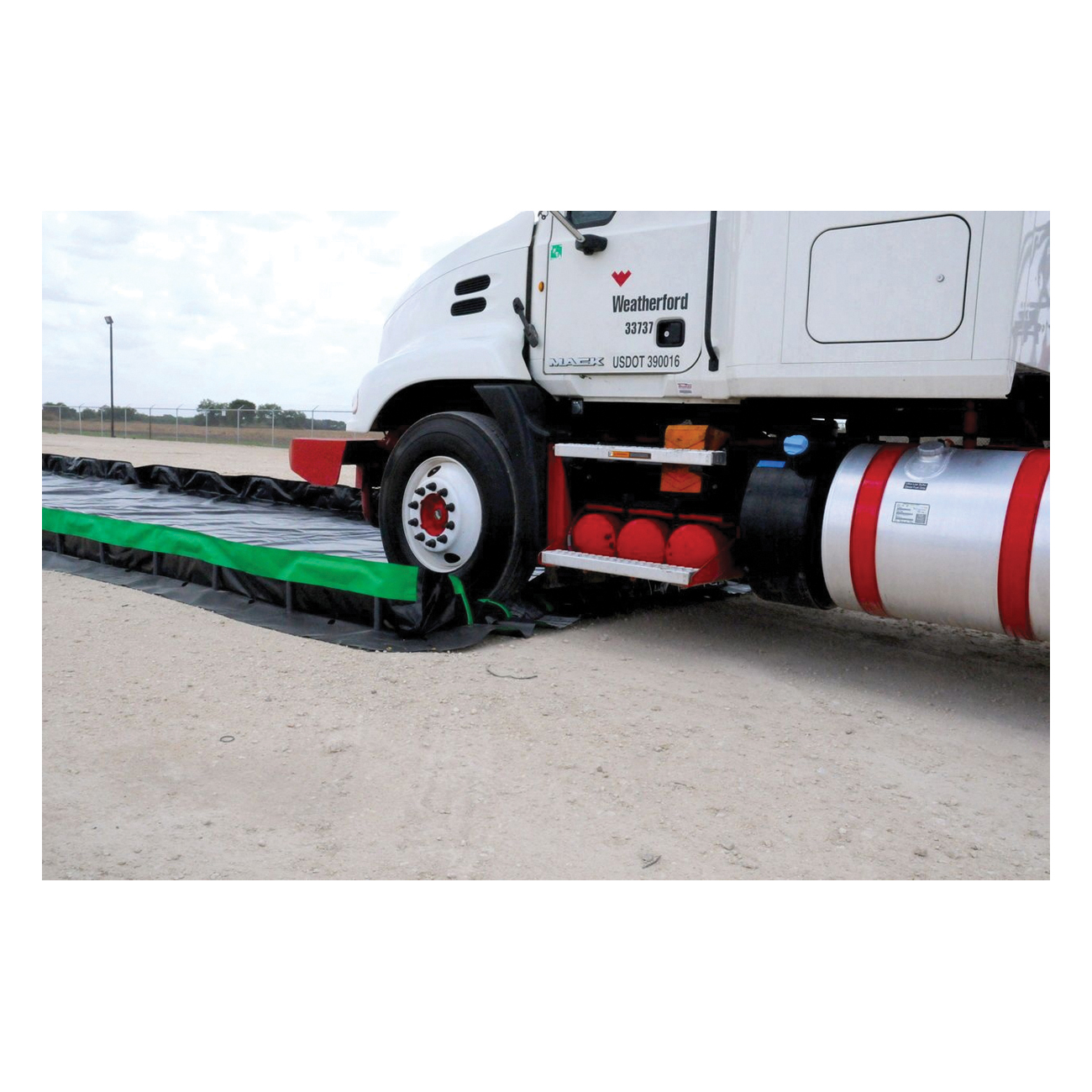 UltraTech 8500 Ultra-Containment Berm&reg; Ultimate Model Spill Containment Berm, 6 ft L x 4 ft W x 1 ft H, Copolymer 2000&trade;