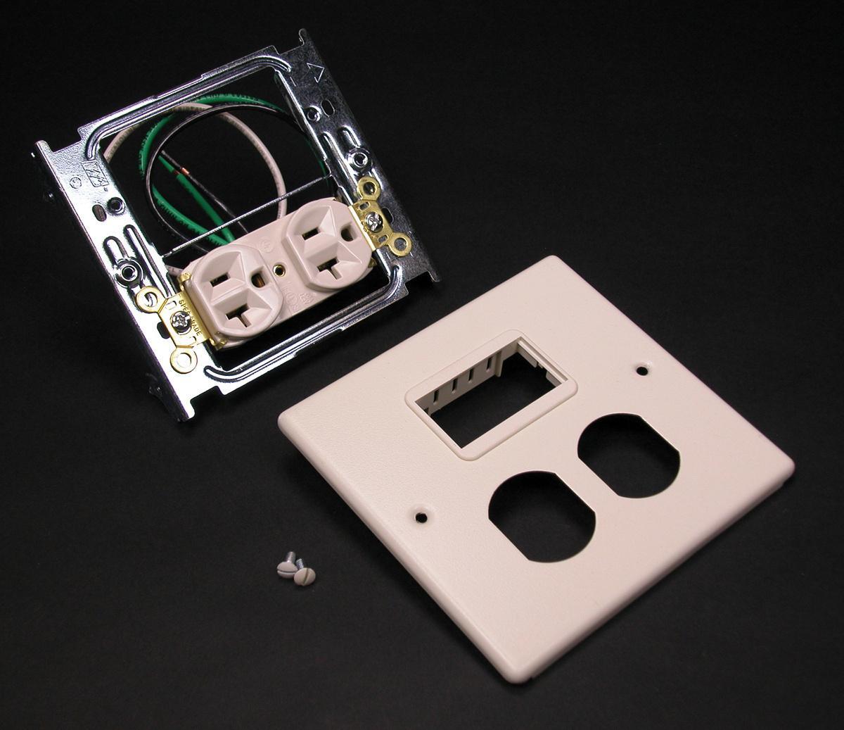 Wiremold&reg; V4047WM