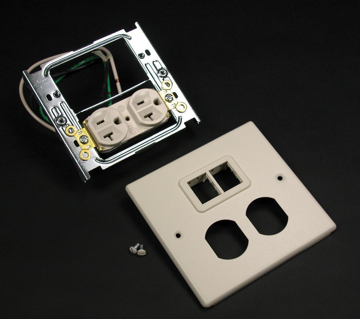 Wiremold&reg; V4047WT